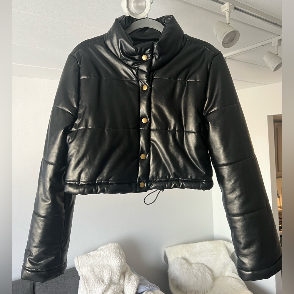 EMORY PARK FAUX LEATHER CROPPED PUFFER JACKET